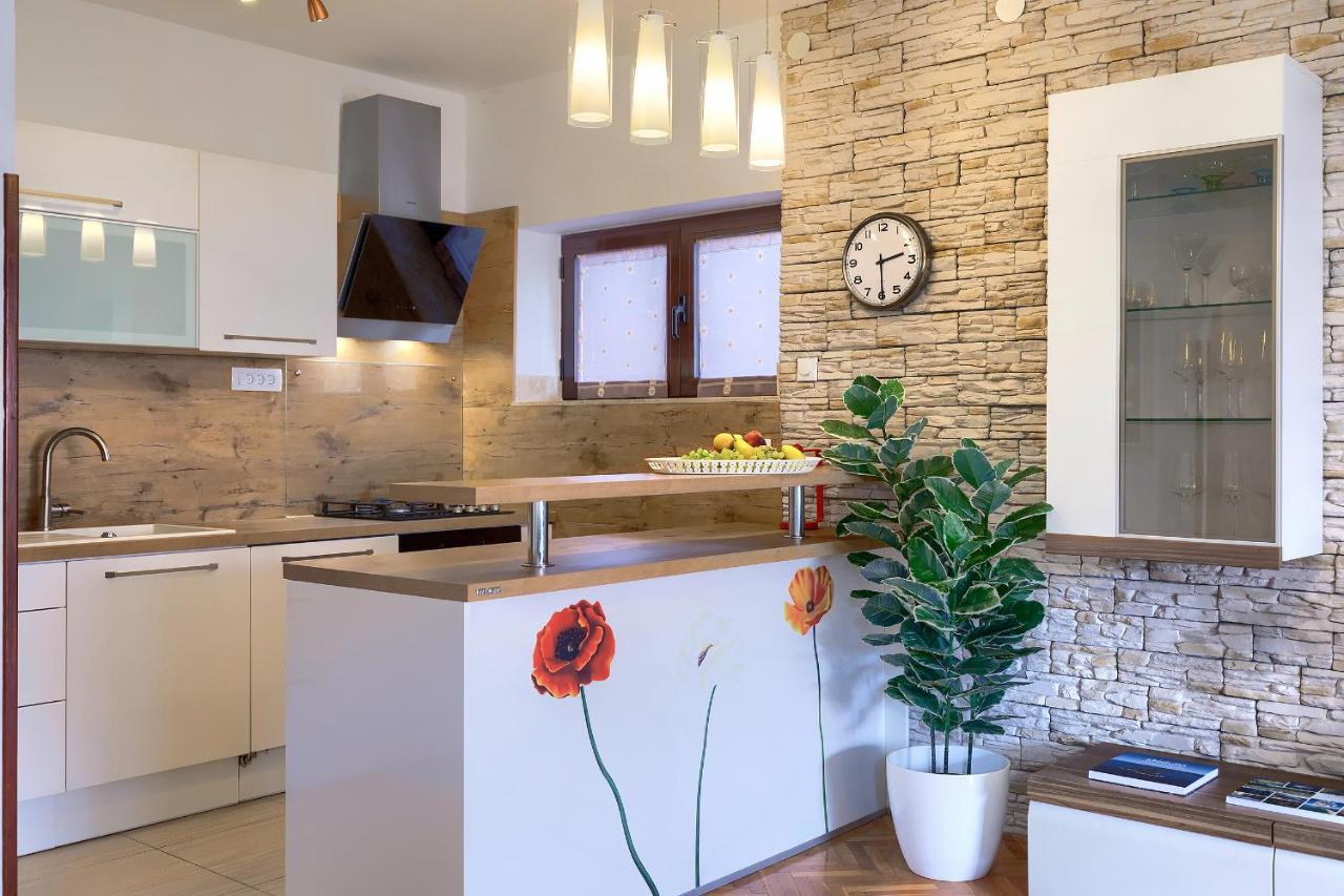 Stylish Flats With Two Bedrooms In Premantura Exterior foto
