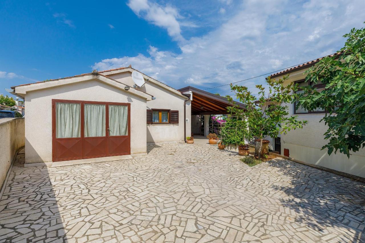 Stylish Flats With Two Bedrooms In Premantura Exterior foto