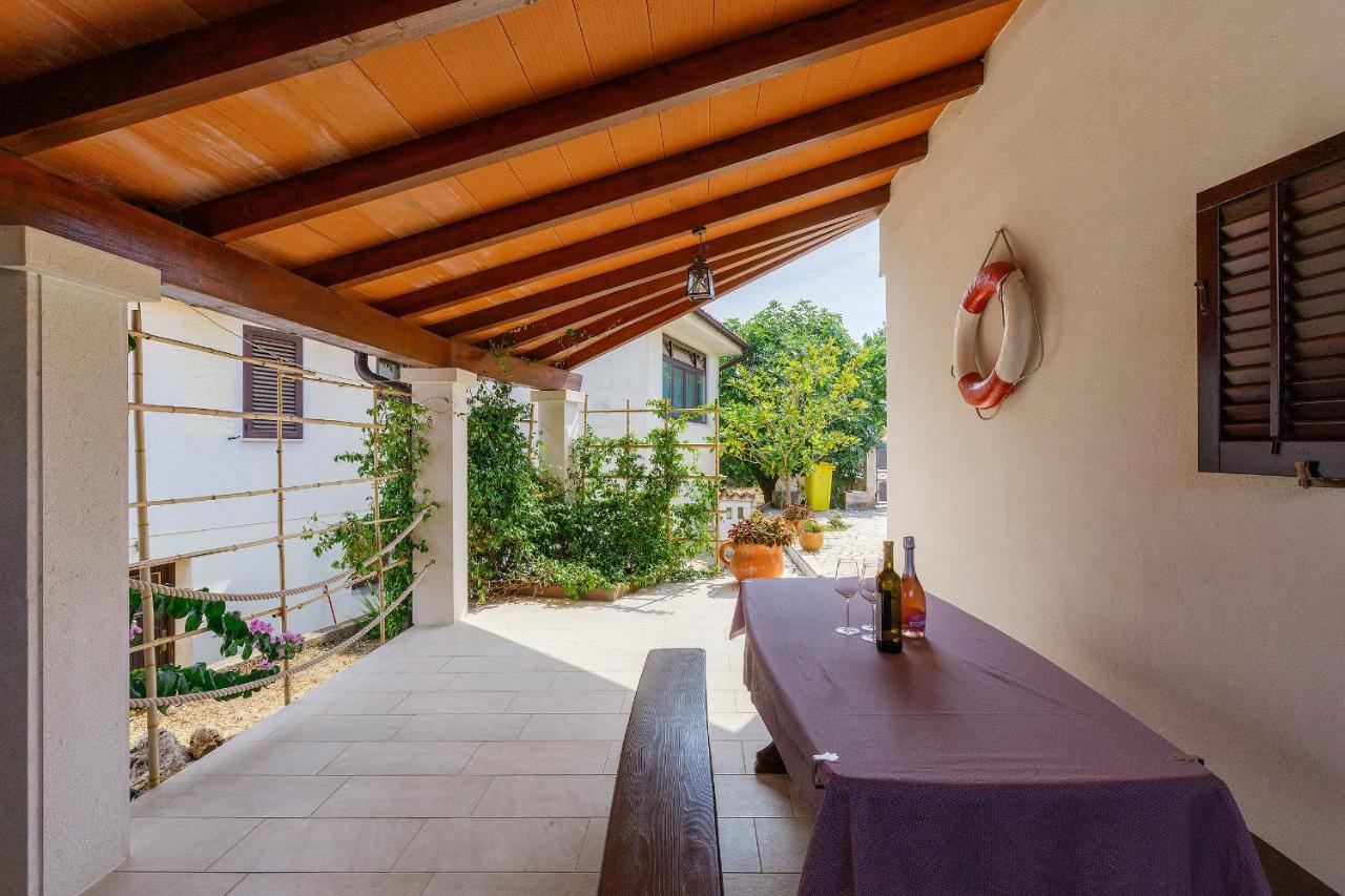 Stylish Flats With Two Bedrooms In Premantura Exterior foto